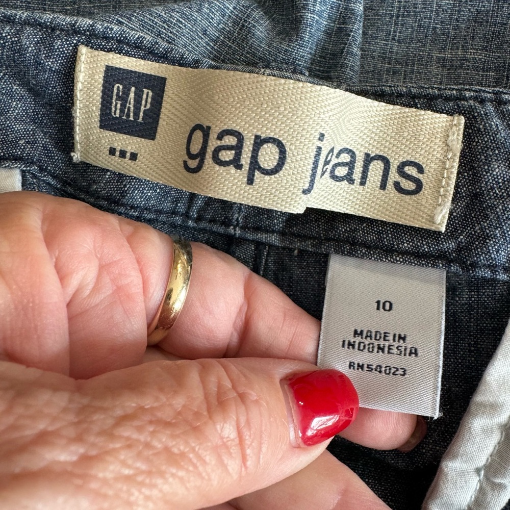 GAP WOMEN'S BUTTON FLY CARGO STYLE SHORTS SIZE: `10 #U - Picture 10 of 10